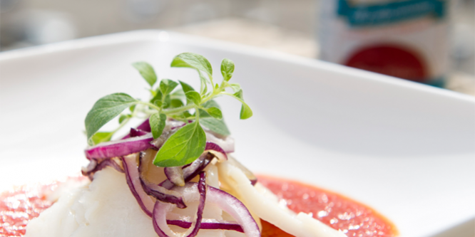 Baccalà con cipolla e pomodoro: la ricetta | Pomodoro Petti