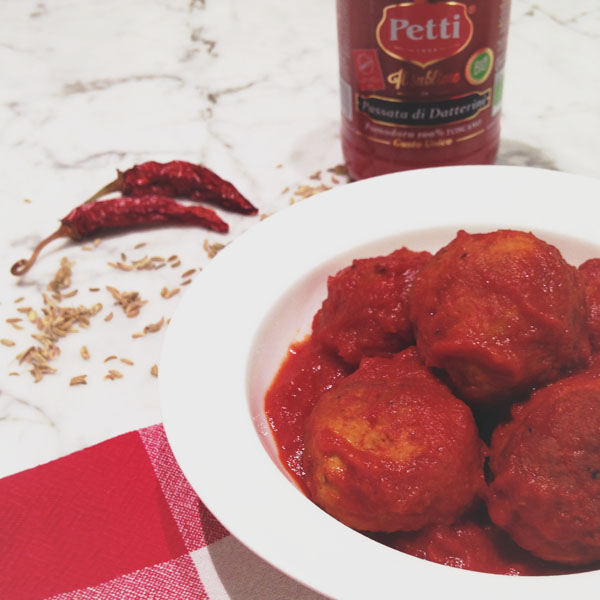 Polpette speziate al sugo piccante: la ricetta | Pomodoro Petti