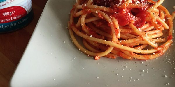 Amatriciana con guanciale croccante: la ricetta | Pomodoro Petti