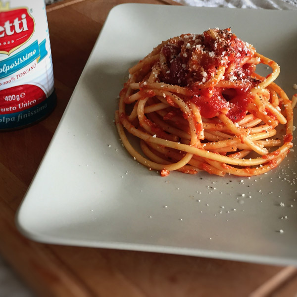 Amatriciana con guanciale croccante: la ricetta | Pomodoro Petti