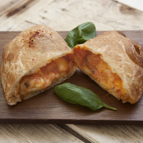 Calzone fritto al pomodoro: la ricetta | Pomodoro Petti