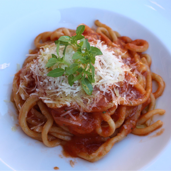 Pici al pomodoro, pepe nero e basilico: la ricetta | Pomodoro Petti