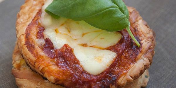 Pizzette di sfoglia: la ricetta | Pomodoro Petti