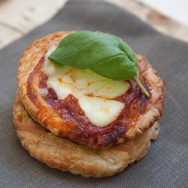 Pizzette di sfoglia: la ricetta | Pomodoro Petti