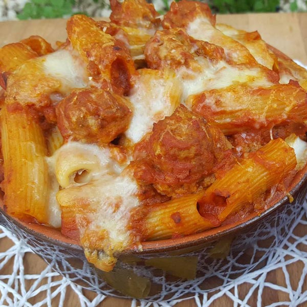 Baked rigatoni with meatballs and sieved tomatoes | Petti Recipes
