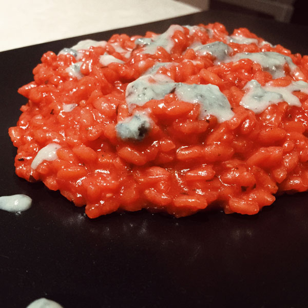 Risotto al pomodoro con gocce di gorgonzola piccante: la ricetta | Pomodoro Petti