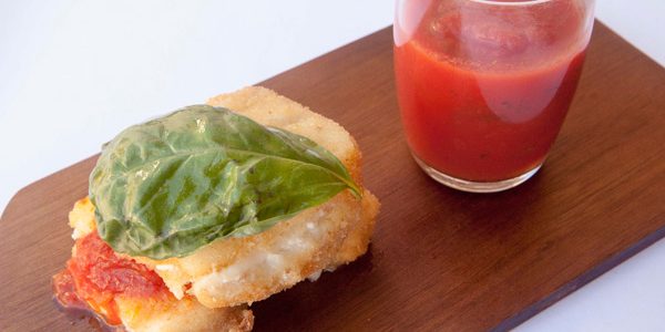 Sandwich di nasello con mozzarella e pomodoro: la ricetta | Pomodoro Petti