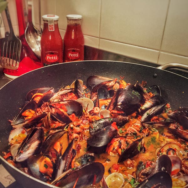 Spaghetti ai frutti di mare: la ricetta | Pomodoro Petti