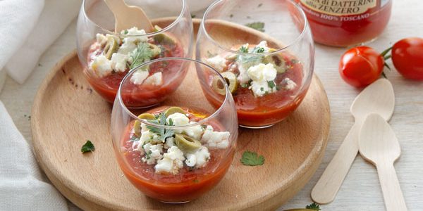 Pomodoro, feta, olive e coriandolo in bicchiere | Pomodoro Petti