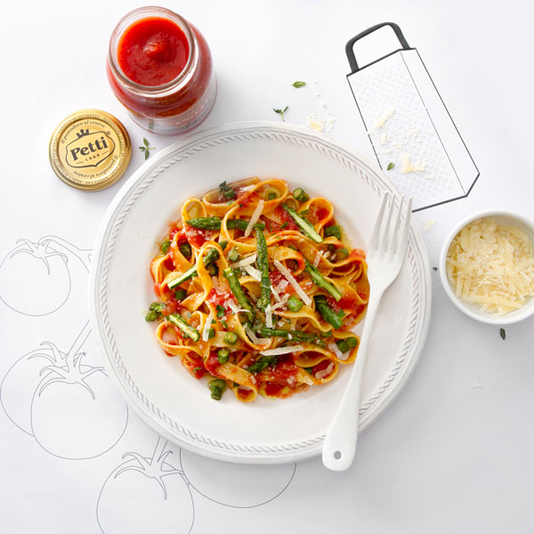 Tagliatelle pomodoro, asparagi e ricotta | Pomodoro Petti